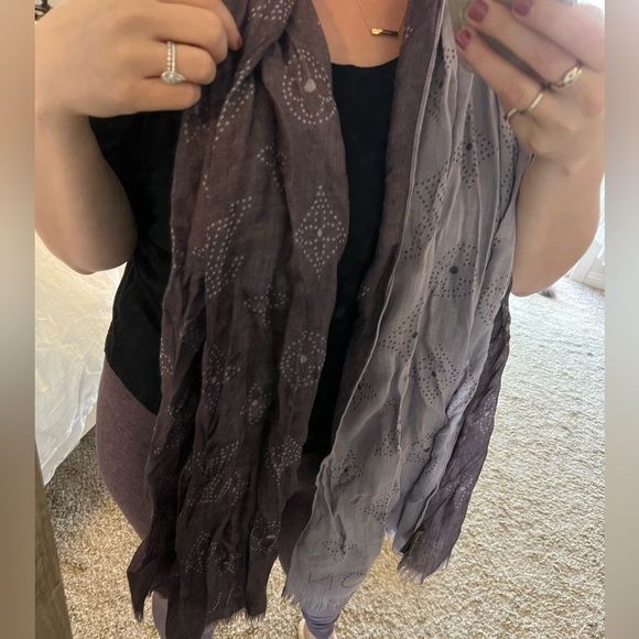 Louis Vuitton Purple Monogrammed Stole/Scarf - Picture 10 of 11